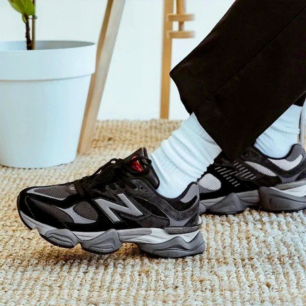 Unisex Chunky Trainers in black, charcoal grey, cream – view 7