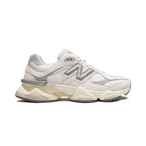 Unisex Chunky Trainers in off-white, light grey – side view