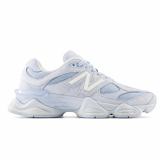 Unisex Chunky Trainers in pale blue, white – side view