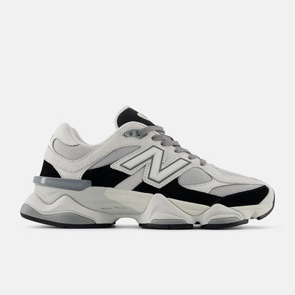 Unisex Chunky Trainers in white, grey, black – side view
