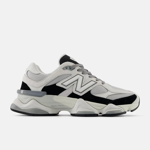 Unisex Chunky Trainers in white, grey, black – side view