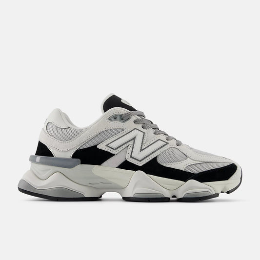 Unisex Chunky Trainers in white, grey, black – side view