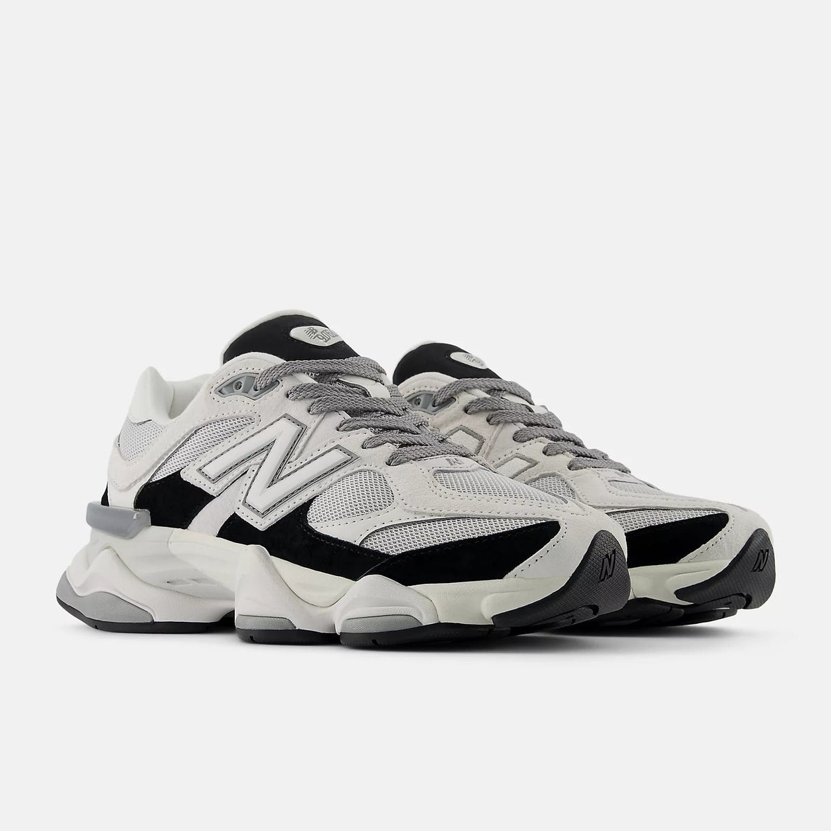 Unisex Chunky Trainers in white, grey, black – view 4