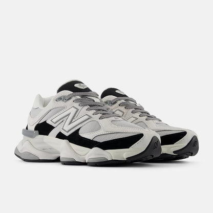 Unisex Chunky Trainers in white, grey, black – view 4