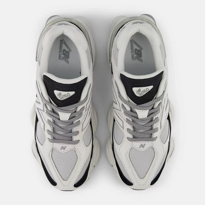 Unisex Chunky Trainers in white, grey, black – view 5